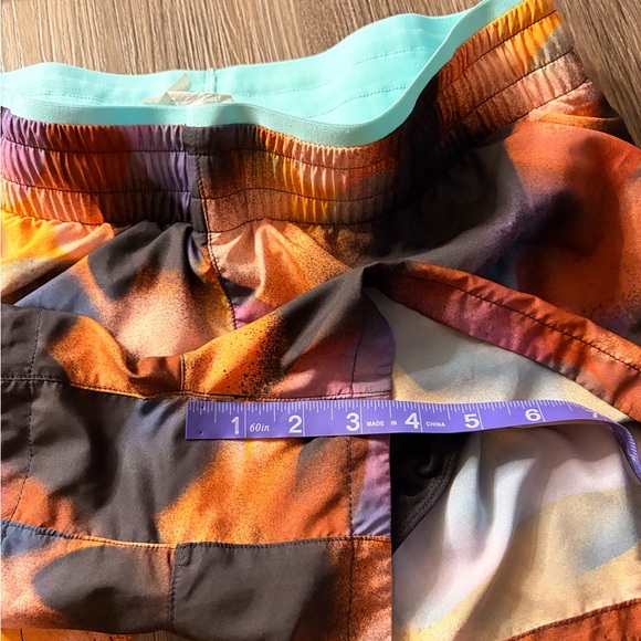 Fabletics Multi-Color Abstract Sports Bra & Shorts Set - Picture 6 of 9